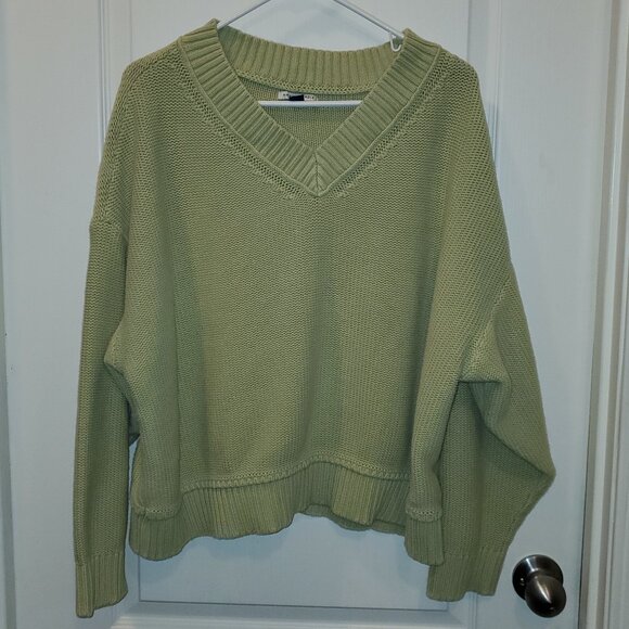 America Eagle Chunky Knit V-Neck Sage green Sweater Cropped XL - Picture 2 of 5